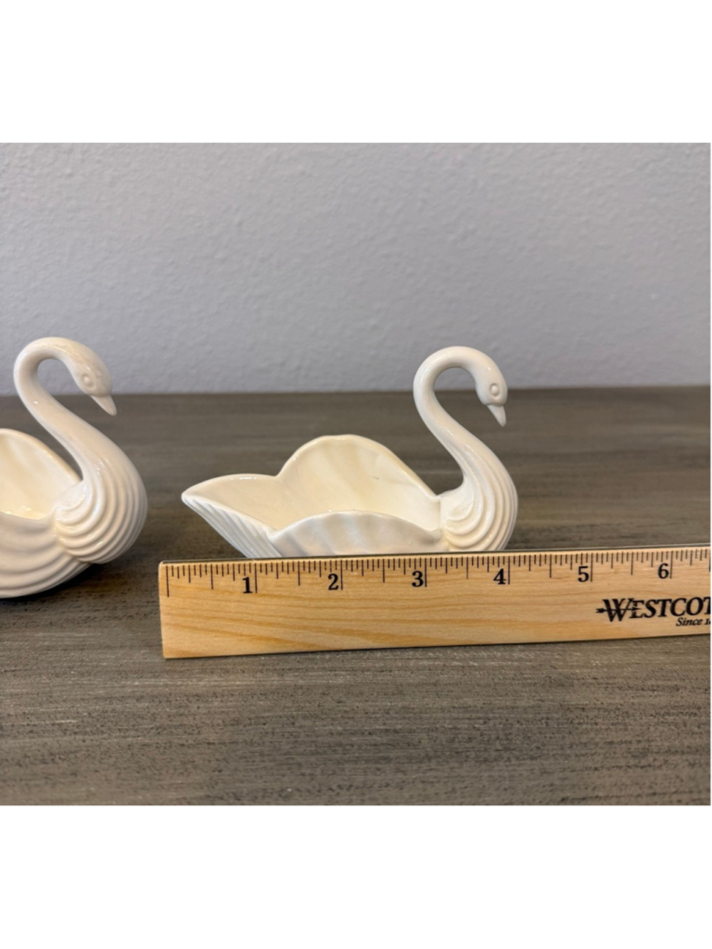 Pair of Vintage ceramic swans trinket dishes - Picture 5 of 7